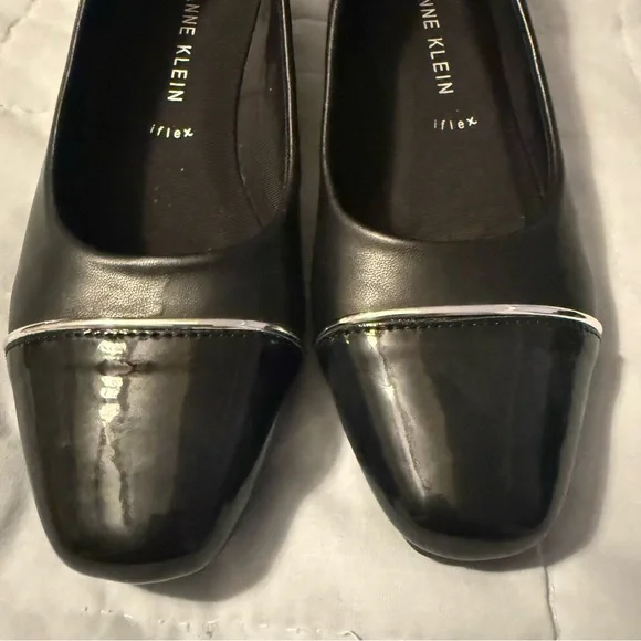 Anne Klein Black Patent Toe Flats - Picture 4 of 7